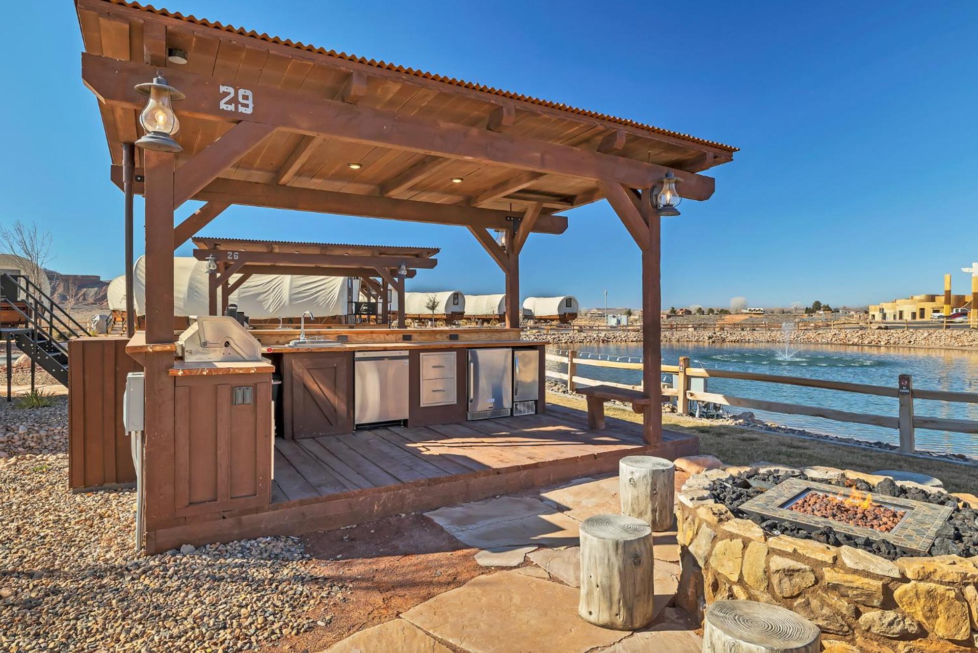 Zion White Bison Glamping & Rv Resort Virgin Esterno foto