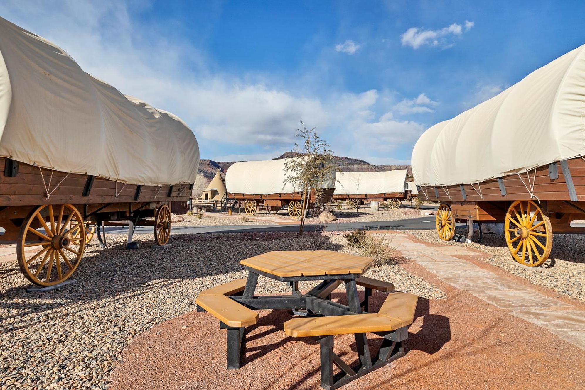 Zion White Bison Glamping & Rv Resort Virgin Esterno foto