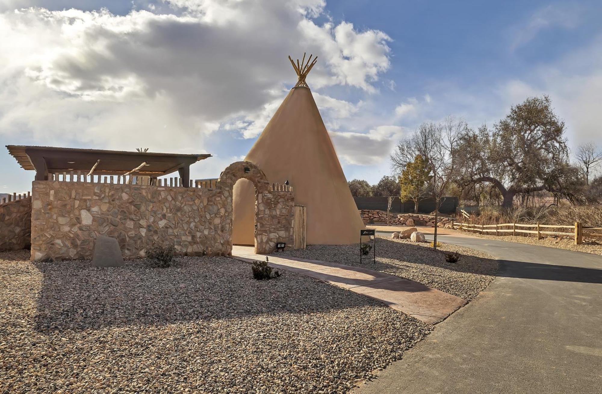 Zion White Bison Glamping & Rv Resort Virgin Esterno foto