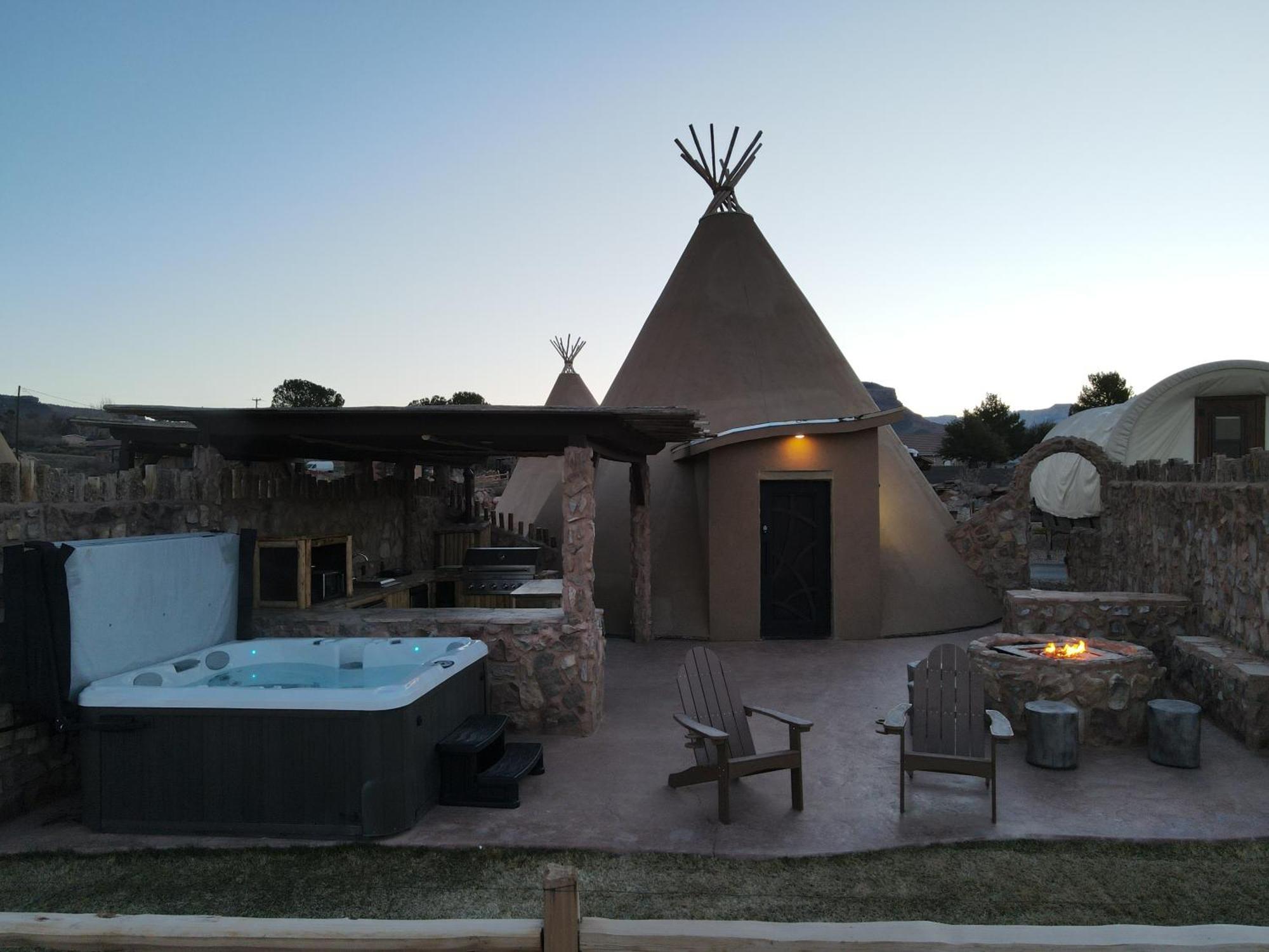 Zion White Bison Glamping & Rv Resort Virgin Esterno foto