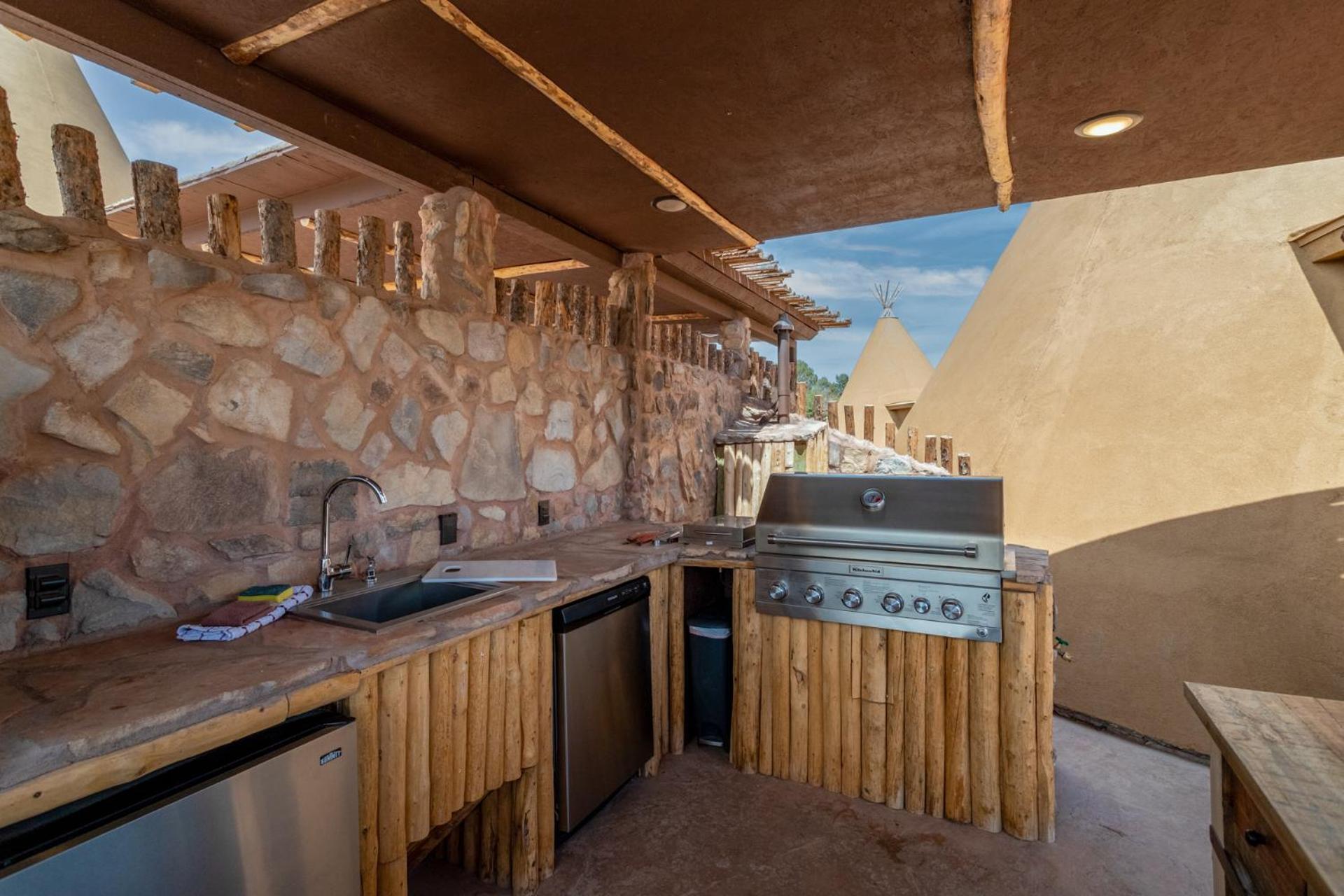 Zion White Bison Glamping & Rv Resort Virgin Esterno foto