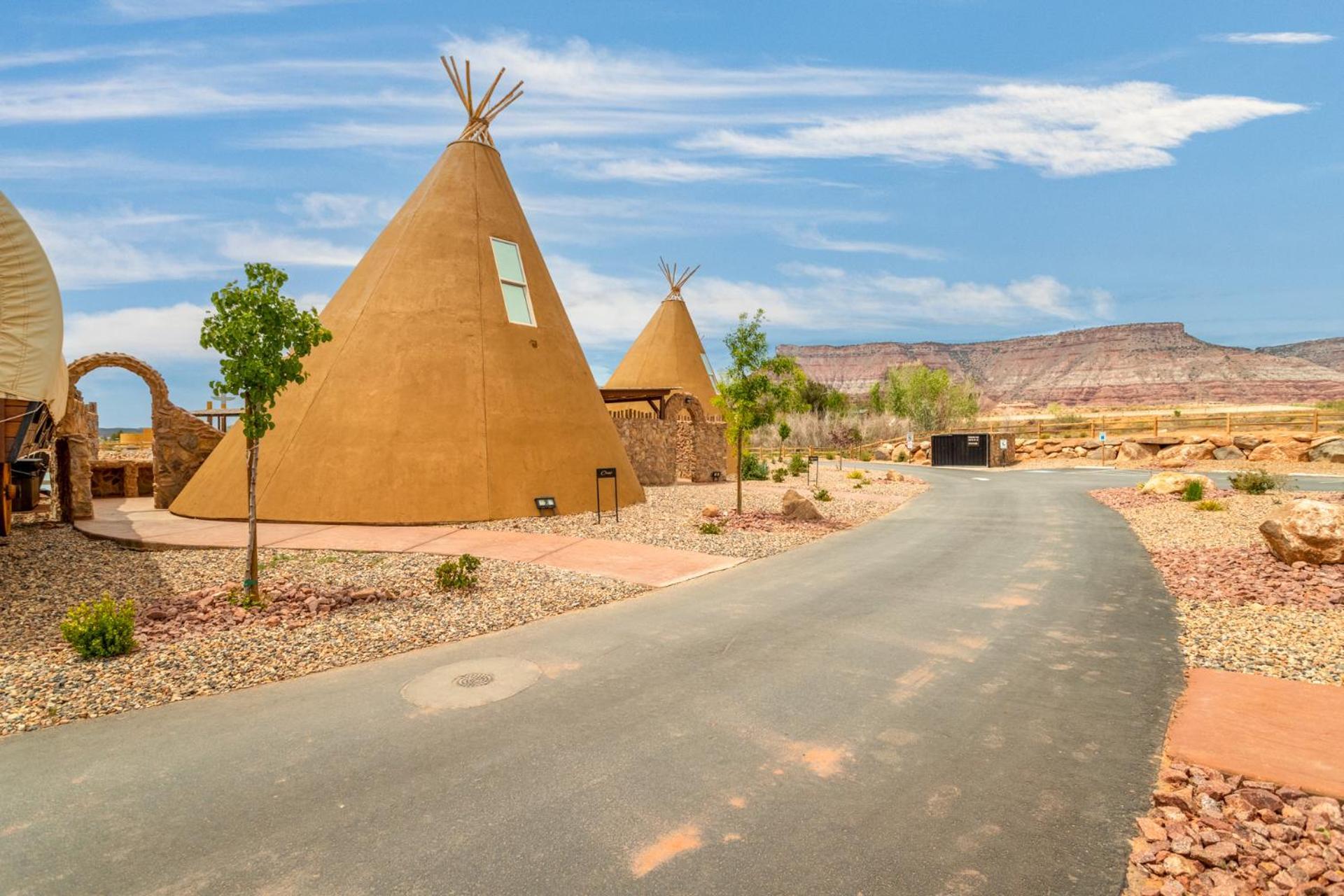 Zion White Bison Glamping & Rv Resort Virgin Esterno foto