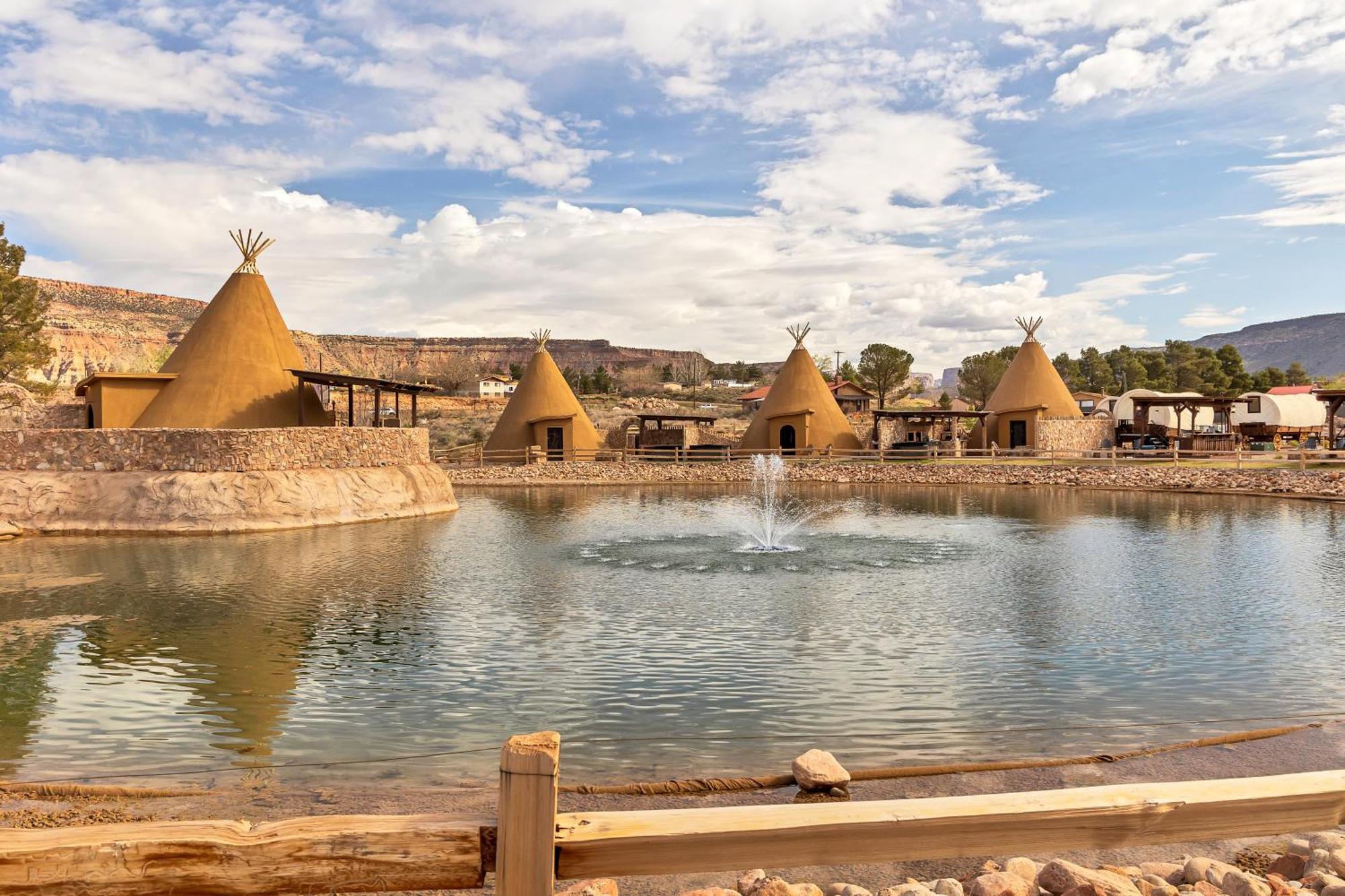 Zion White Bison Glamping & Rv Resort Virgin Esterno foto