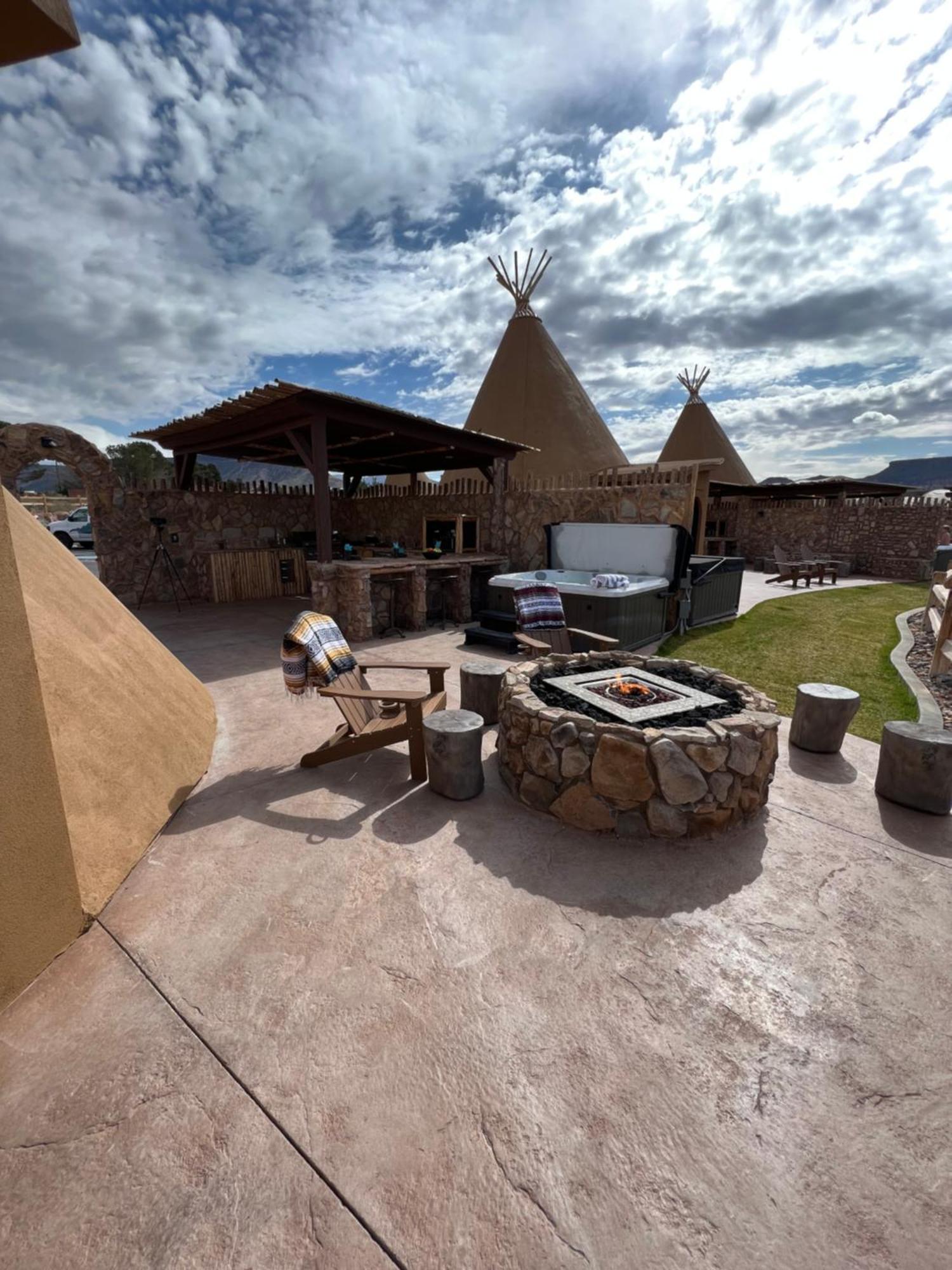 Zion White Bison Glamping & Rv Resort Virgin Esterno foto